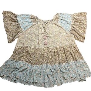 Gigio Tiered floral blouse NWT